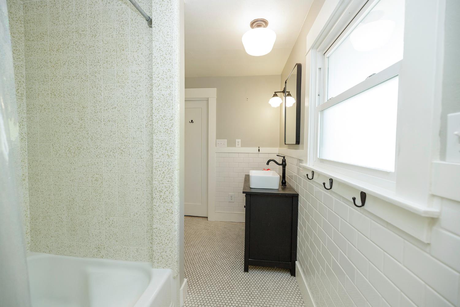306 California Ave, Oakdale, CA 95361