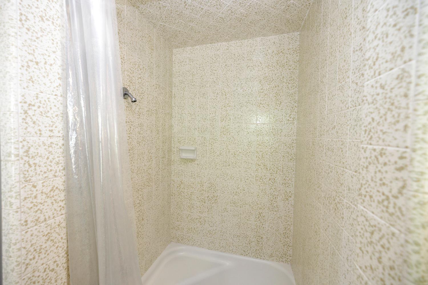 306 California Ave, Oakdale, CA 95361