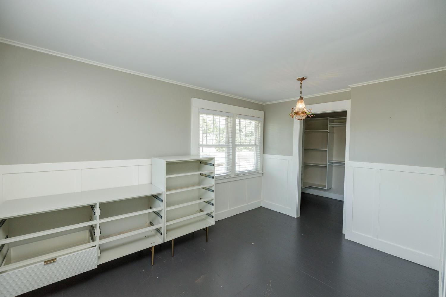 306 California Ave, Oakdale, CA 95361