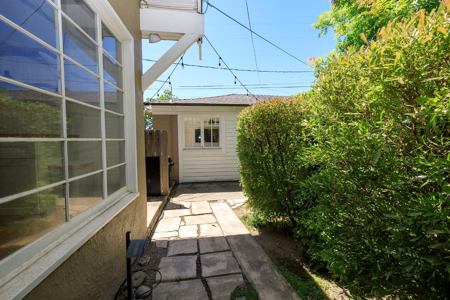 306 California Ave, Oakdale, CA 95361