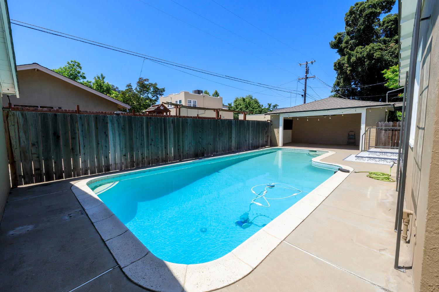 306 California Ave, Oakdale, CA 95361