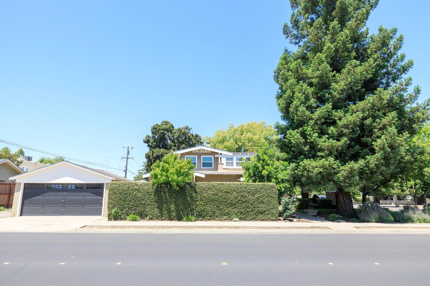 306 California Ave, Oakdale, CA 95361