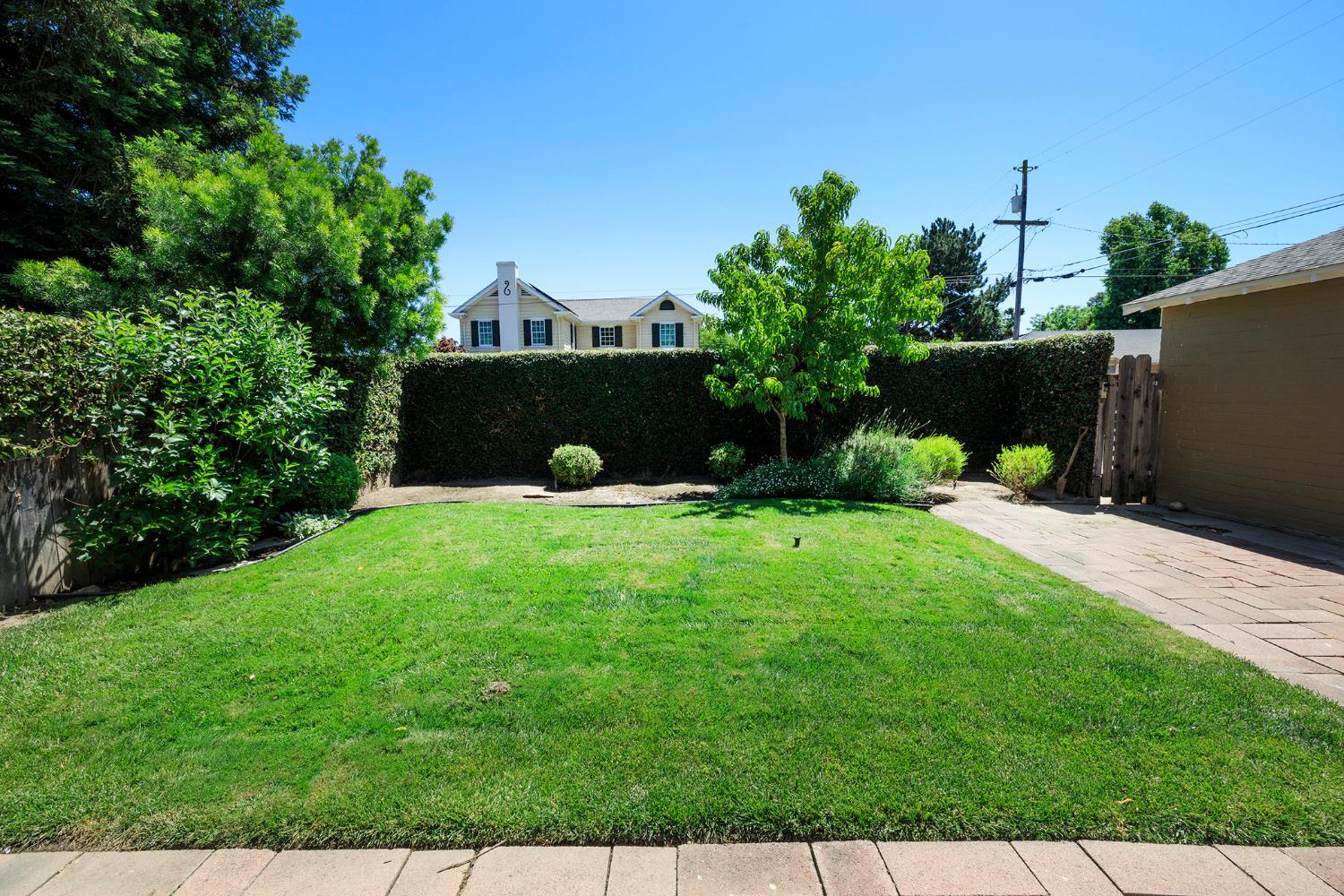 306 California Ave, Oakdale, CA 95361