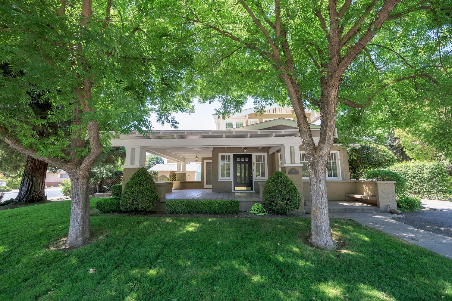 306 California Ave, Oakdale, CA 95361