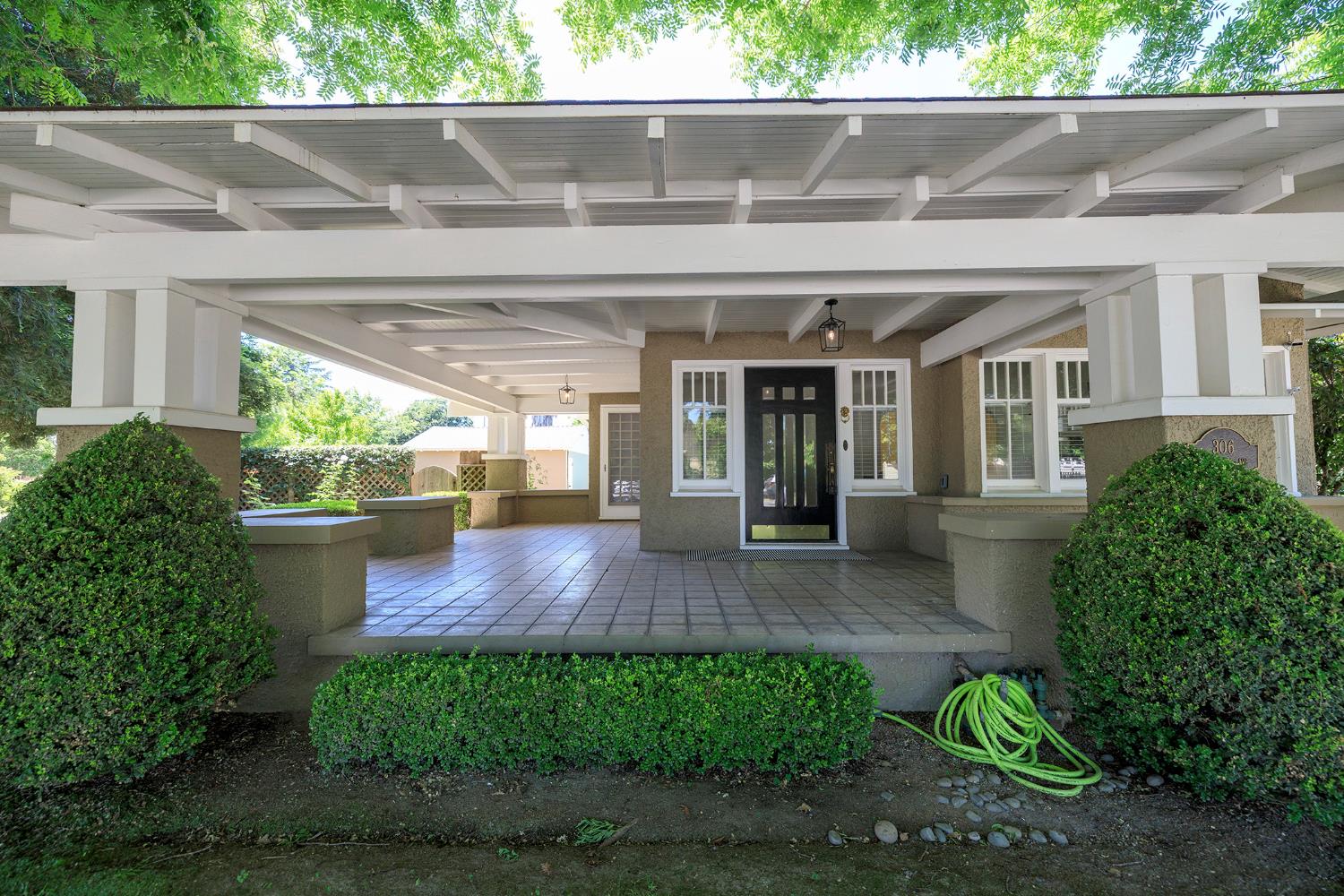 306 California Ave, Oakdale, CA 95361