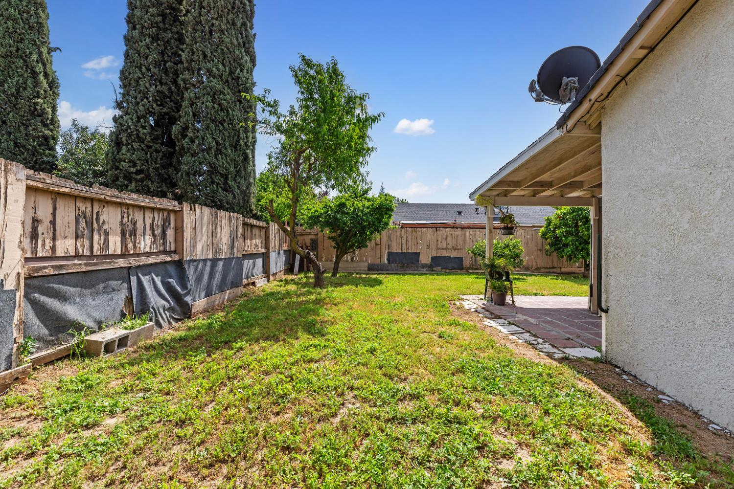 2376 Zinfandel Dr, Livingston, CA 95334