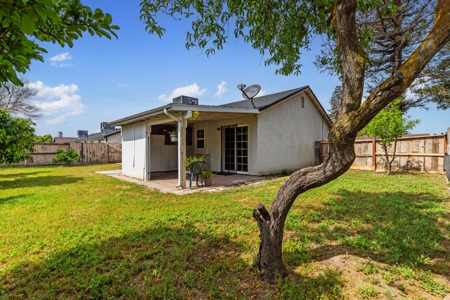 2376 Zinfandel Dr, Livingston, CA 95334