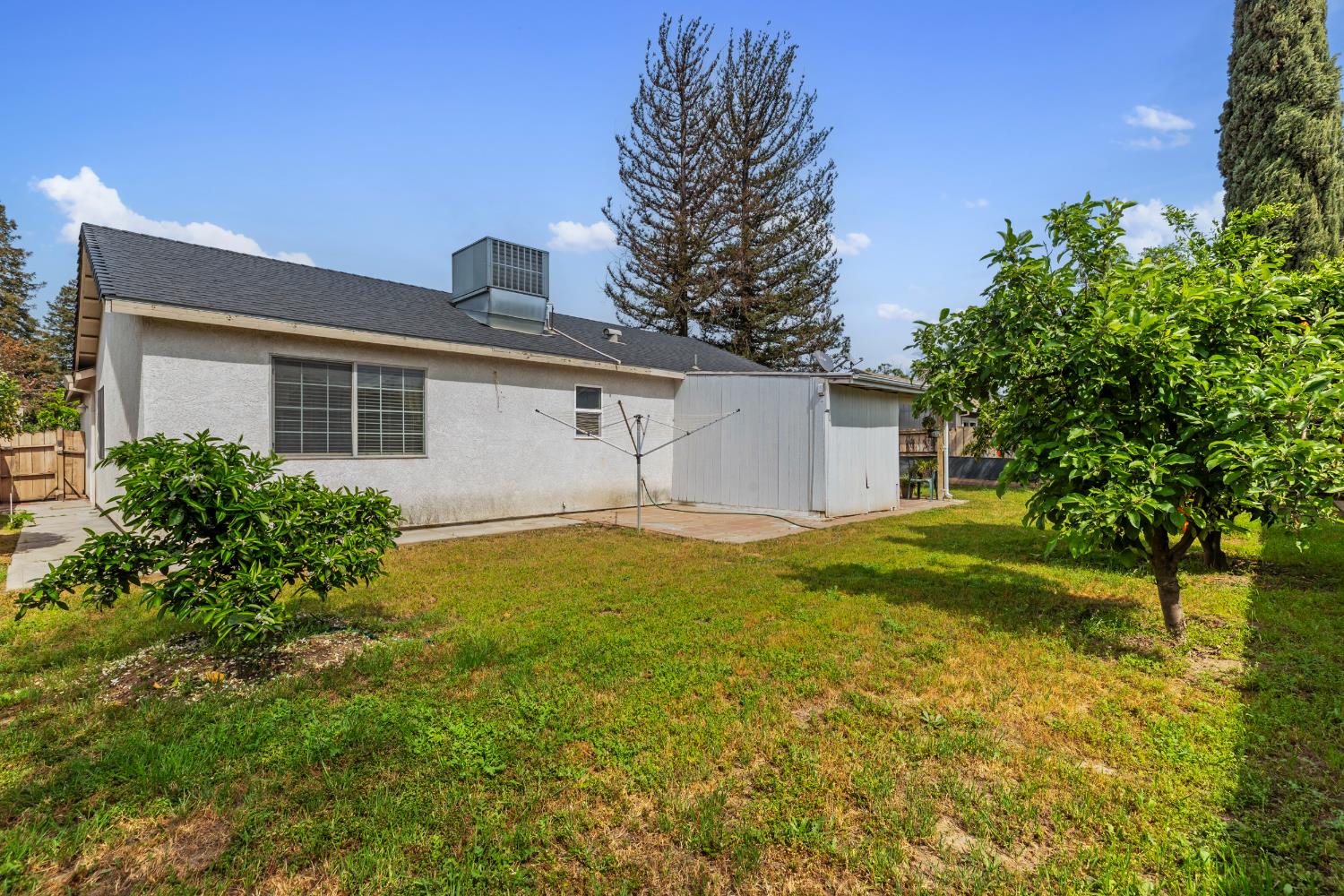 2376 Zinfandel Dr, Livingston, CA 95334