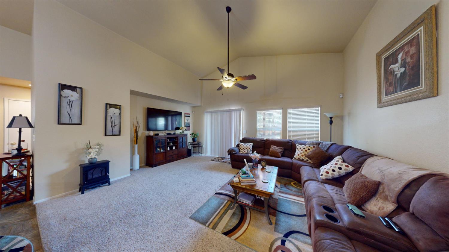 17 Walker Ranch Pkwy, Patterson, CA 95363