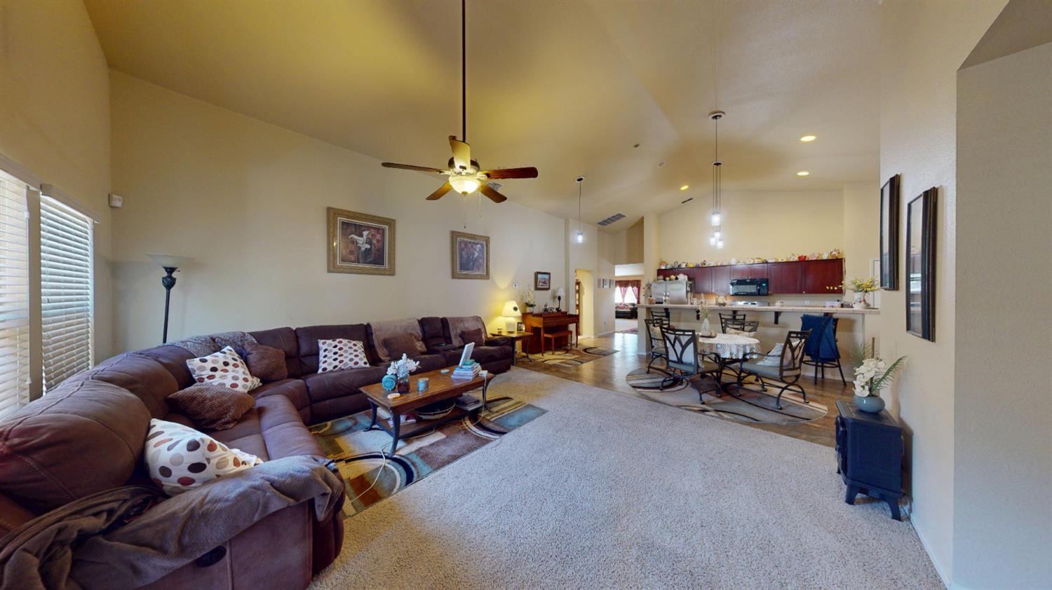 17 Walker Ranch Pkwy, Patterson, CA 95363