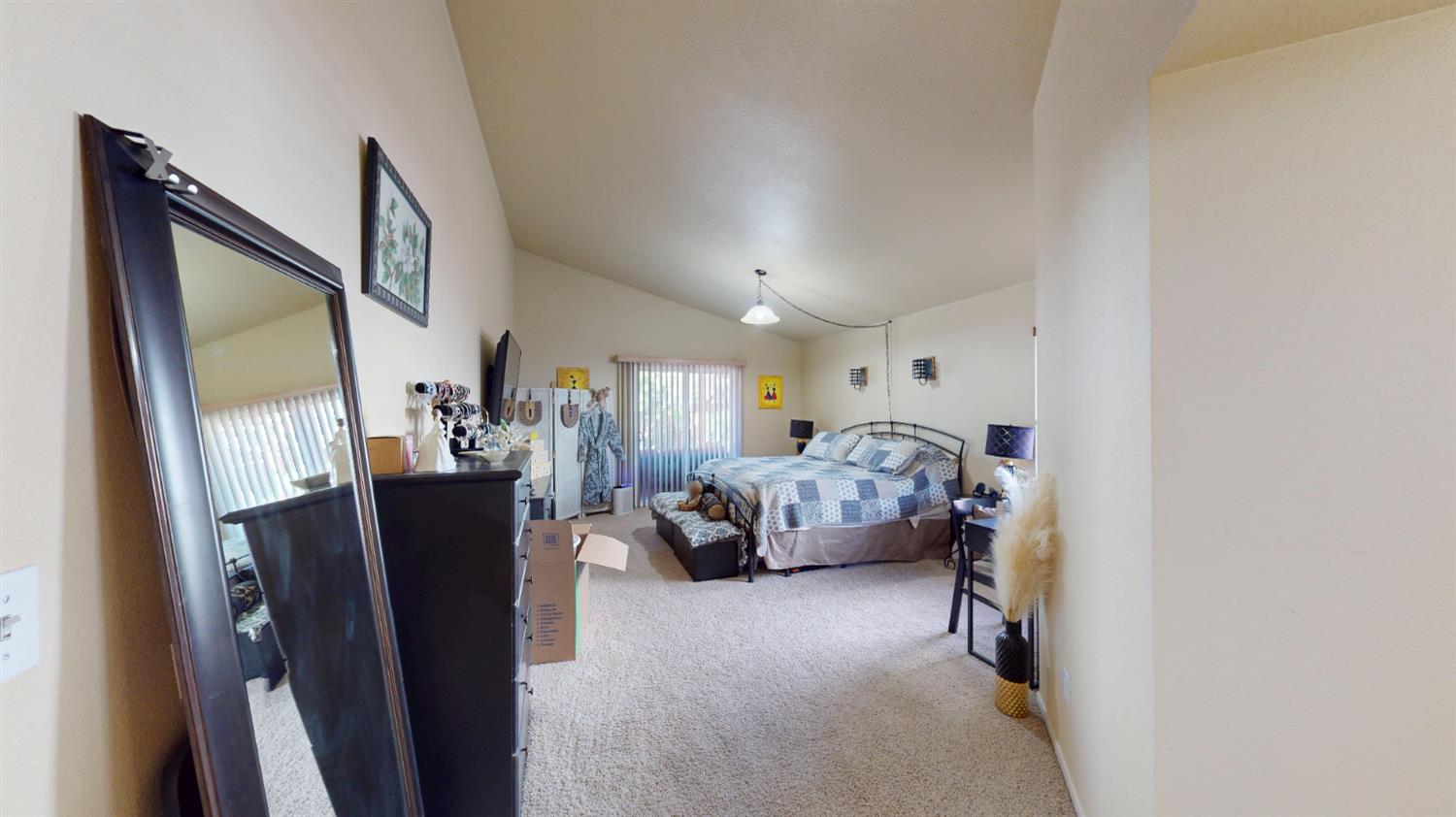 17 Walker Ranch Pkwy, Patterson, CA 95363