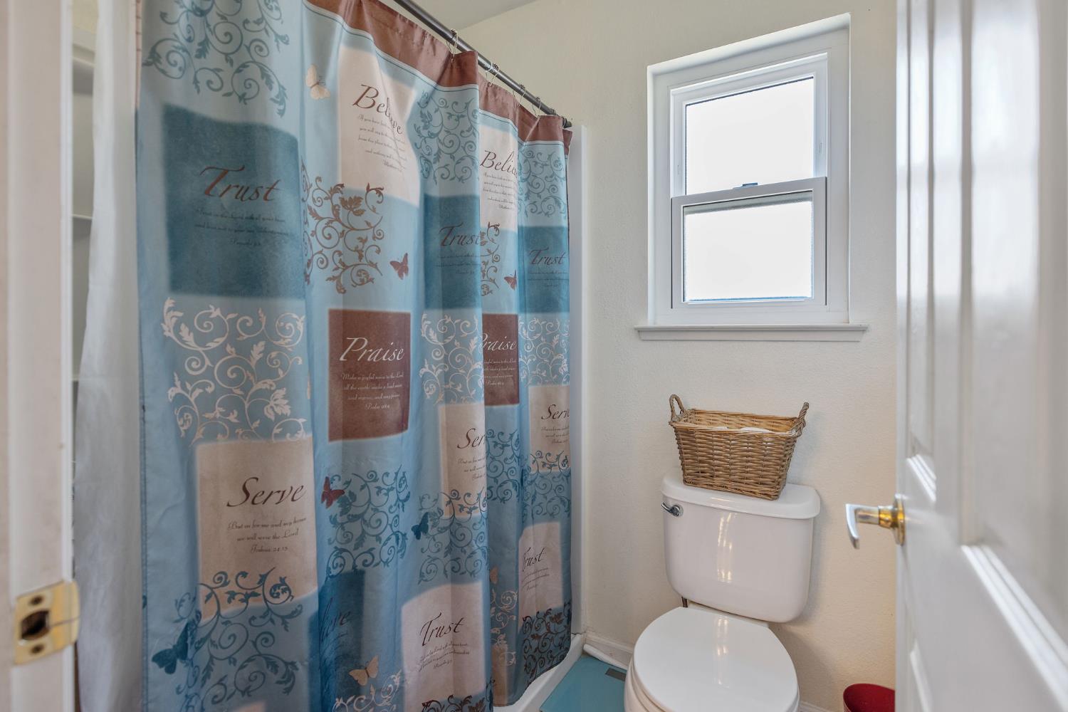 517 Tucker Ave, Fresno, CA 93657