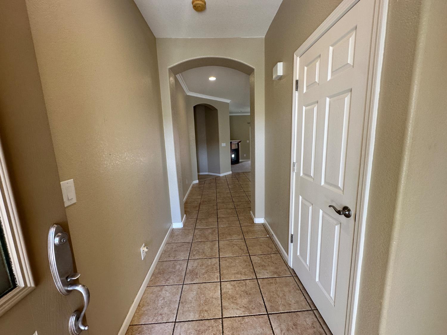 2940 Las Flores Cir, Los Banos, CA 93635