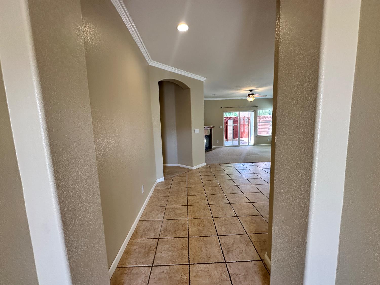 2940 Las Flores Cir, Los Banos, CA 93635