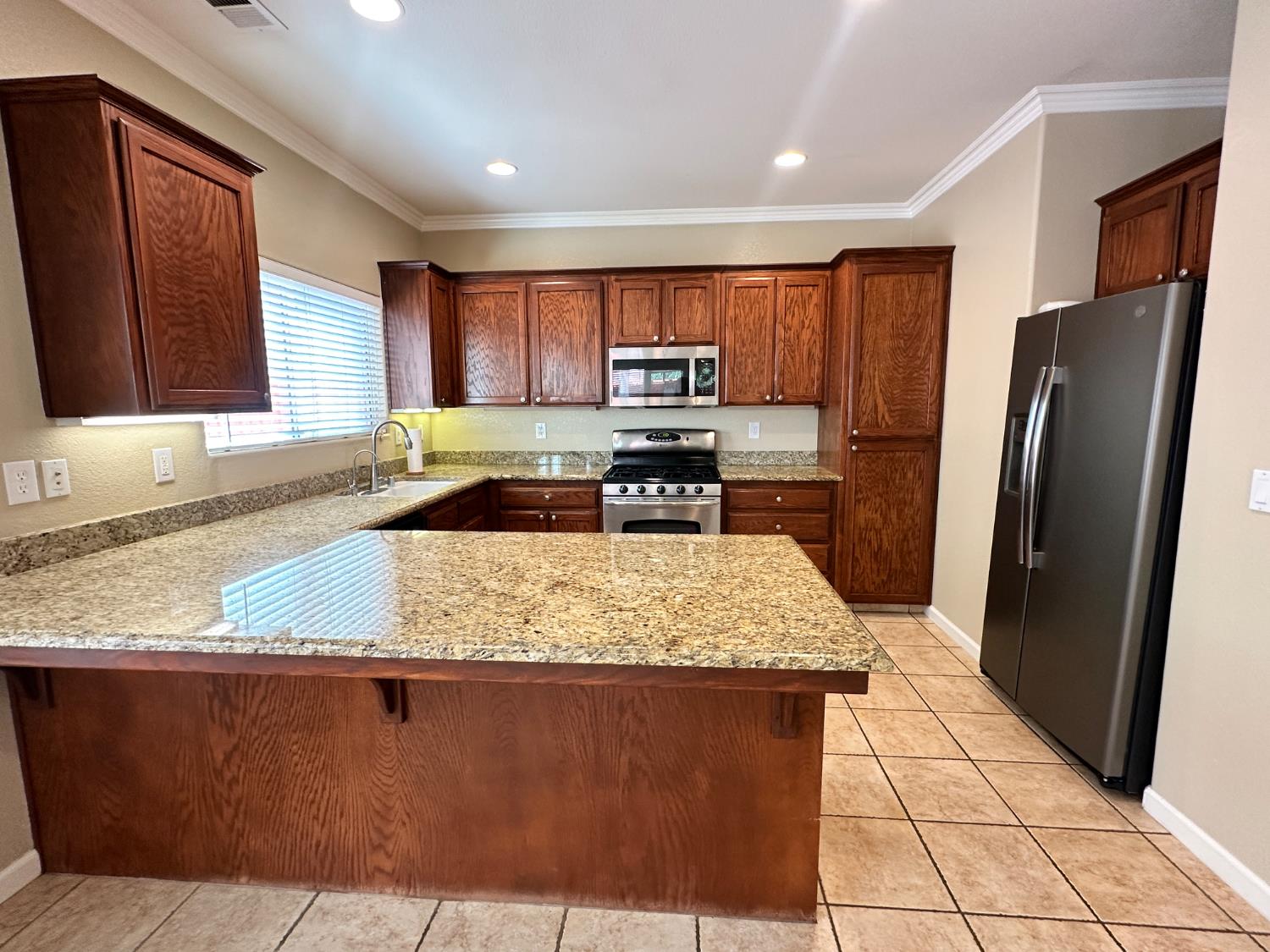 2940 Las Flores Cir, Los Banos, CA 93635
