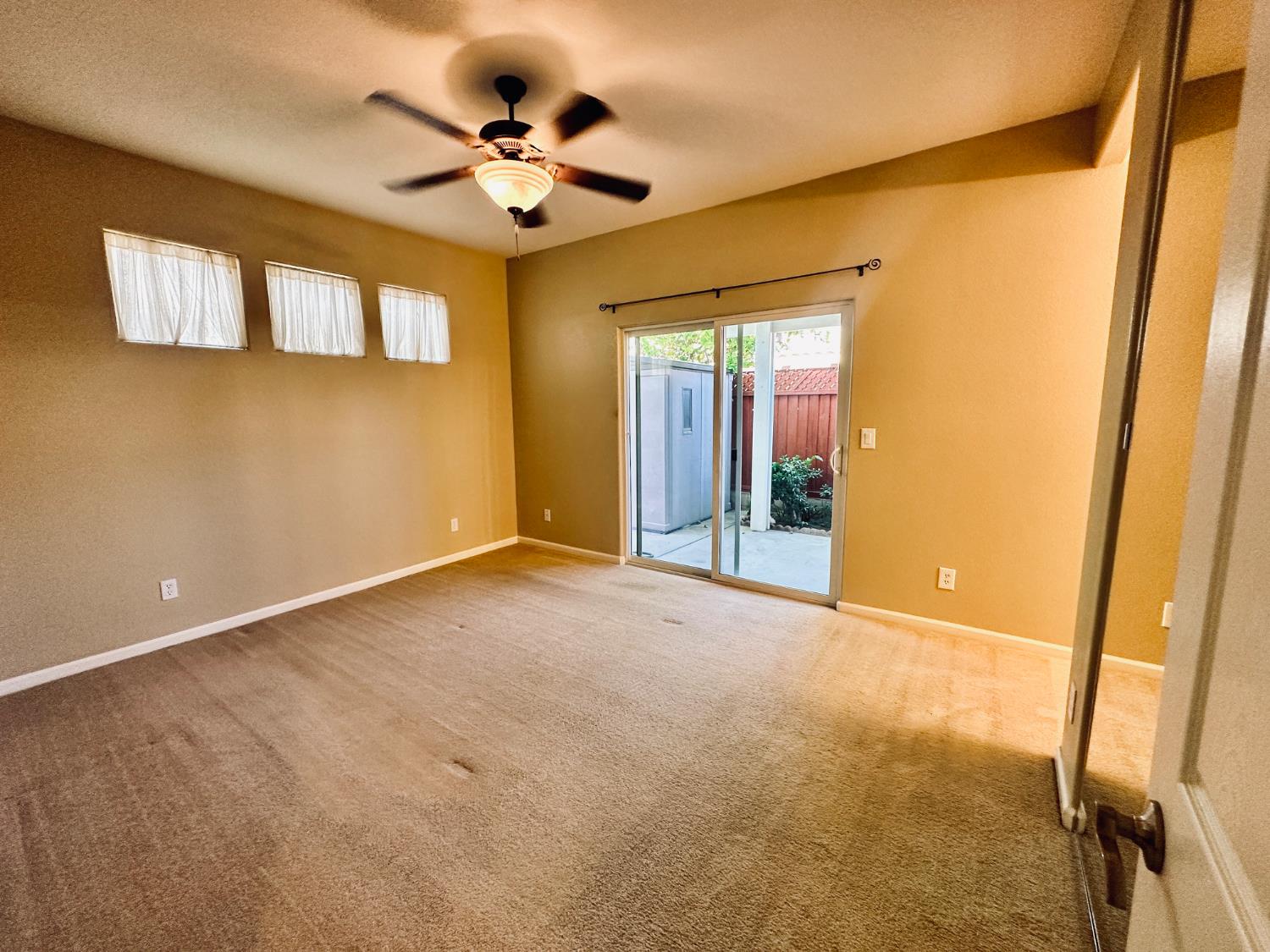 2940 Las Flores Cir, Los Banos, CA 93635