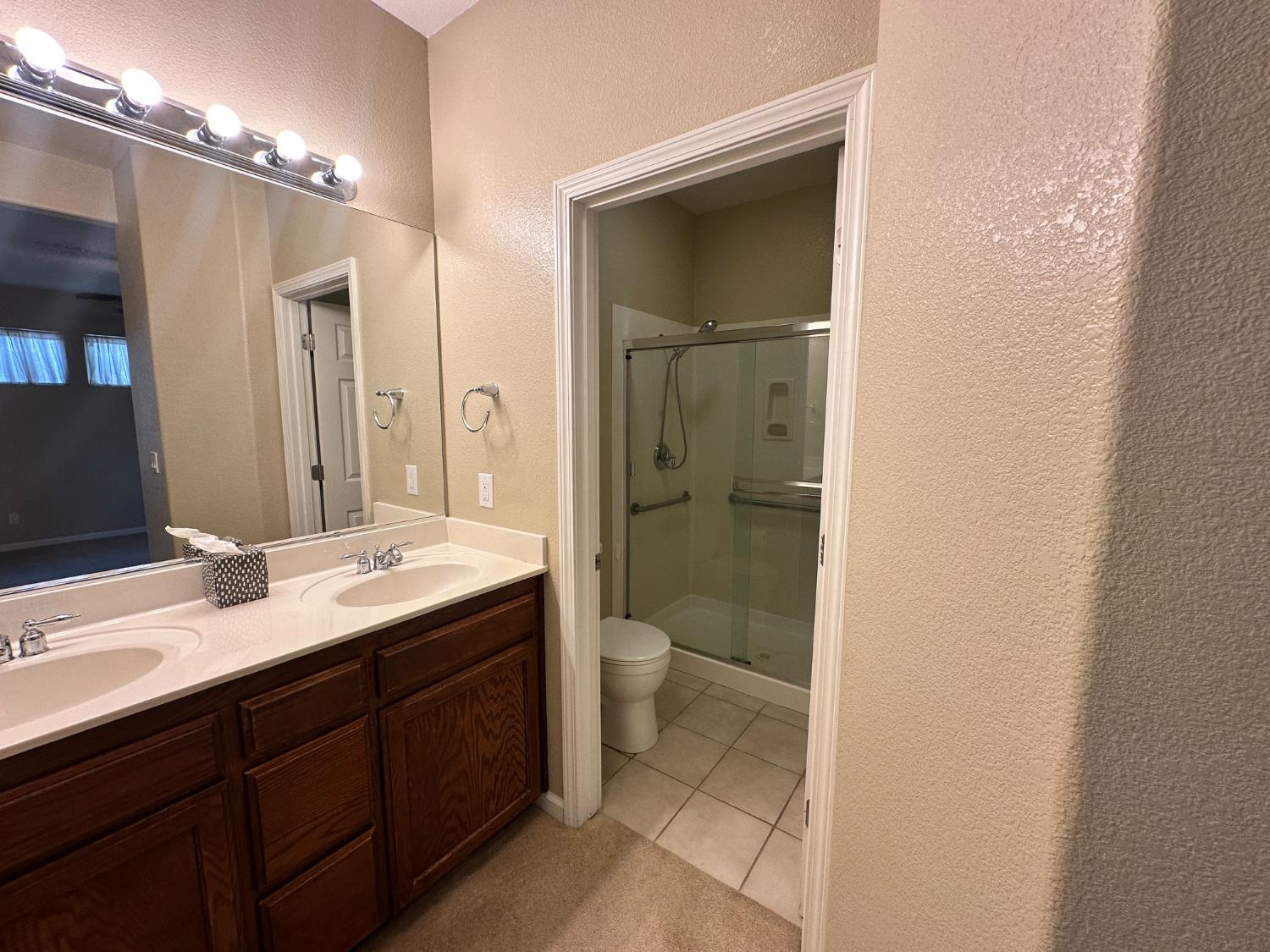 2940 Las Flores Cir, Los Banos, CA 93635