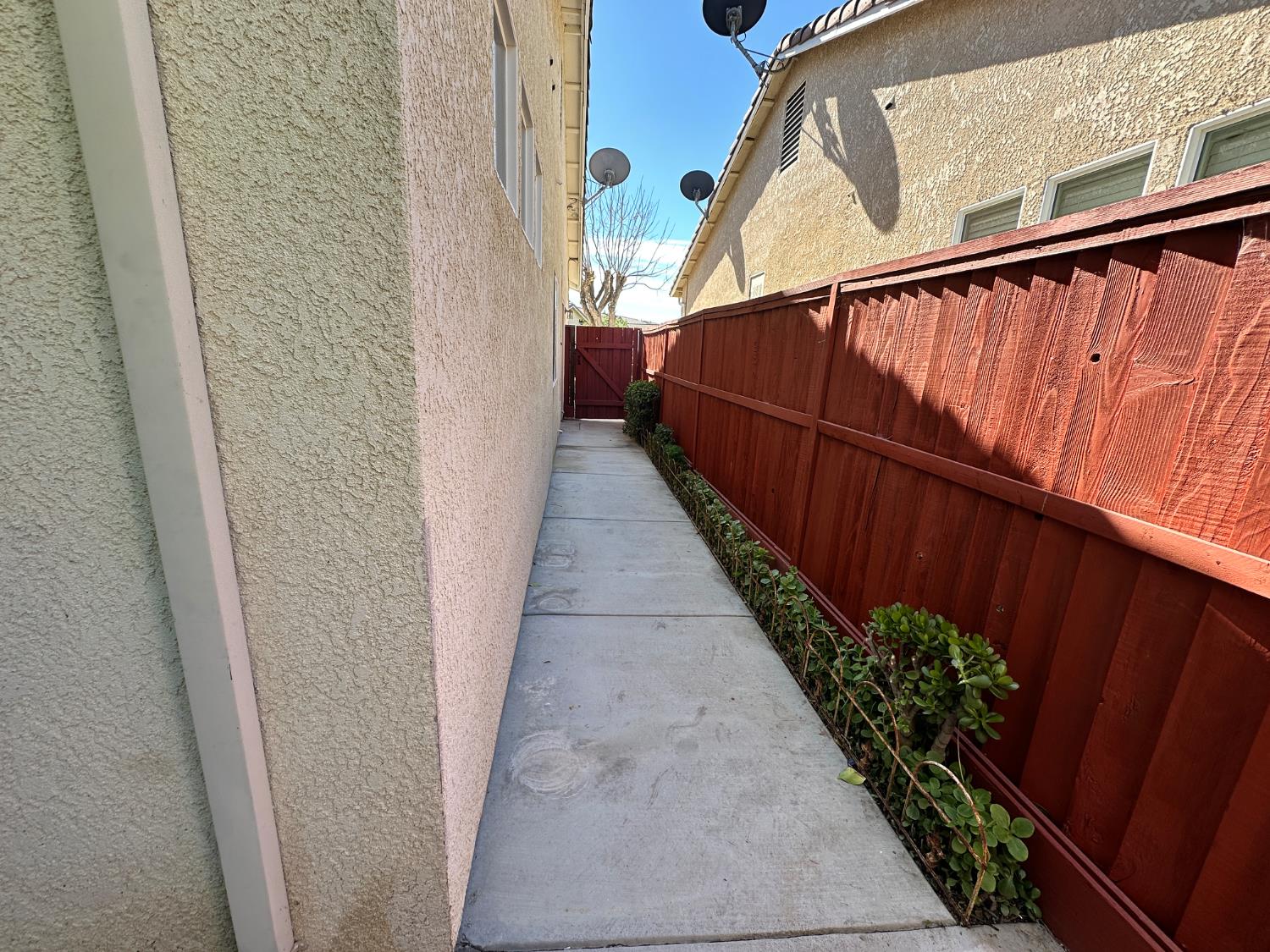 2940 Las Flores Cir, Los Banos, CA 93635