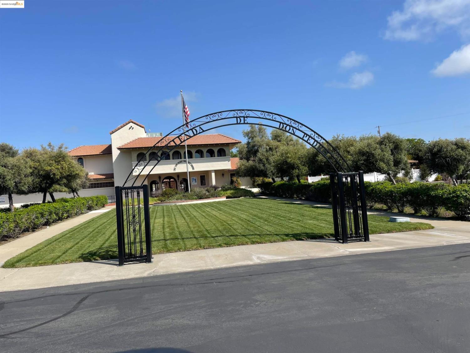 9726 Banderilla Dr, La Grange, CA 95329