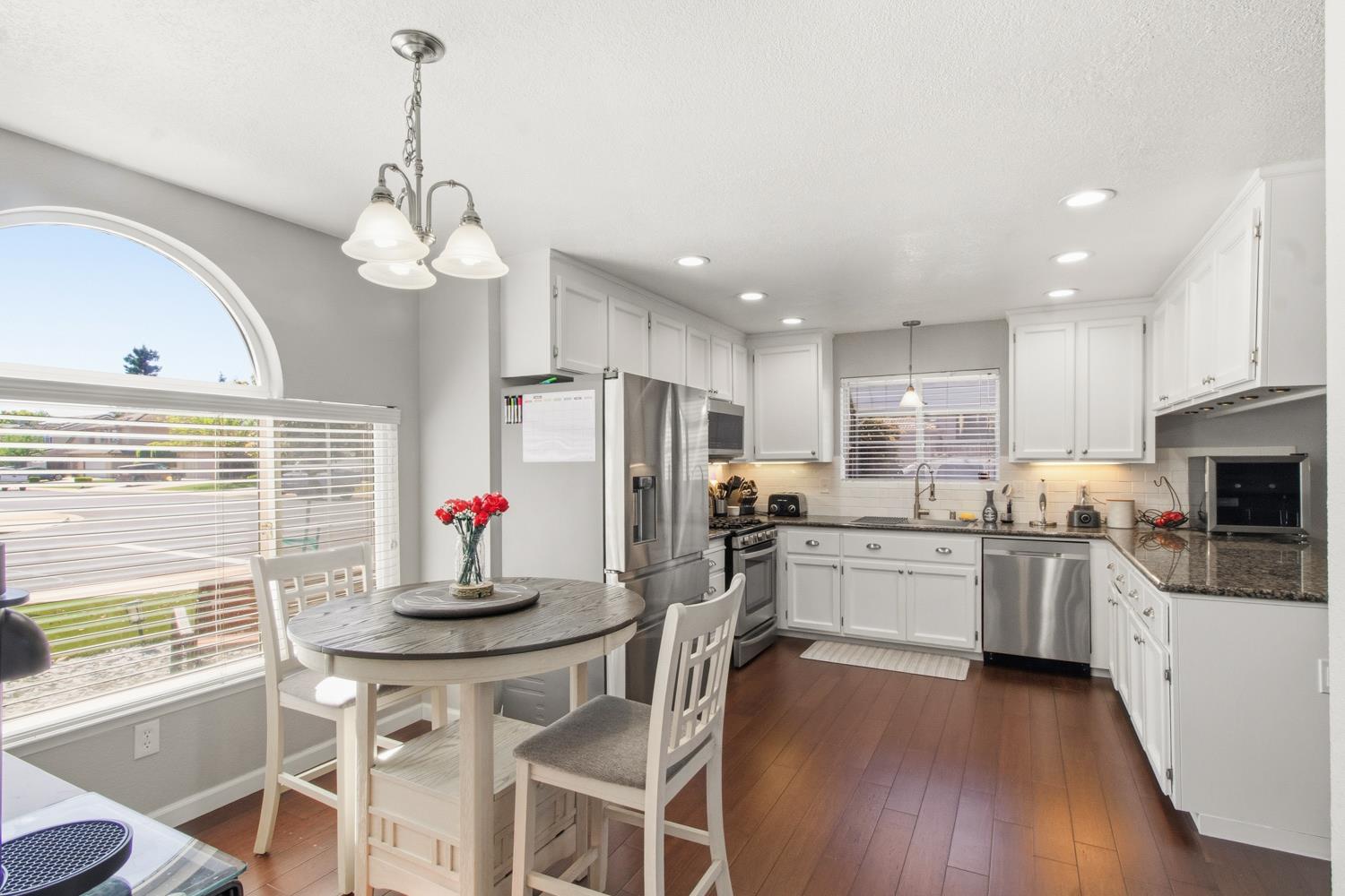 2588 Foxwood Ct, Oakdale, CA 95361