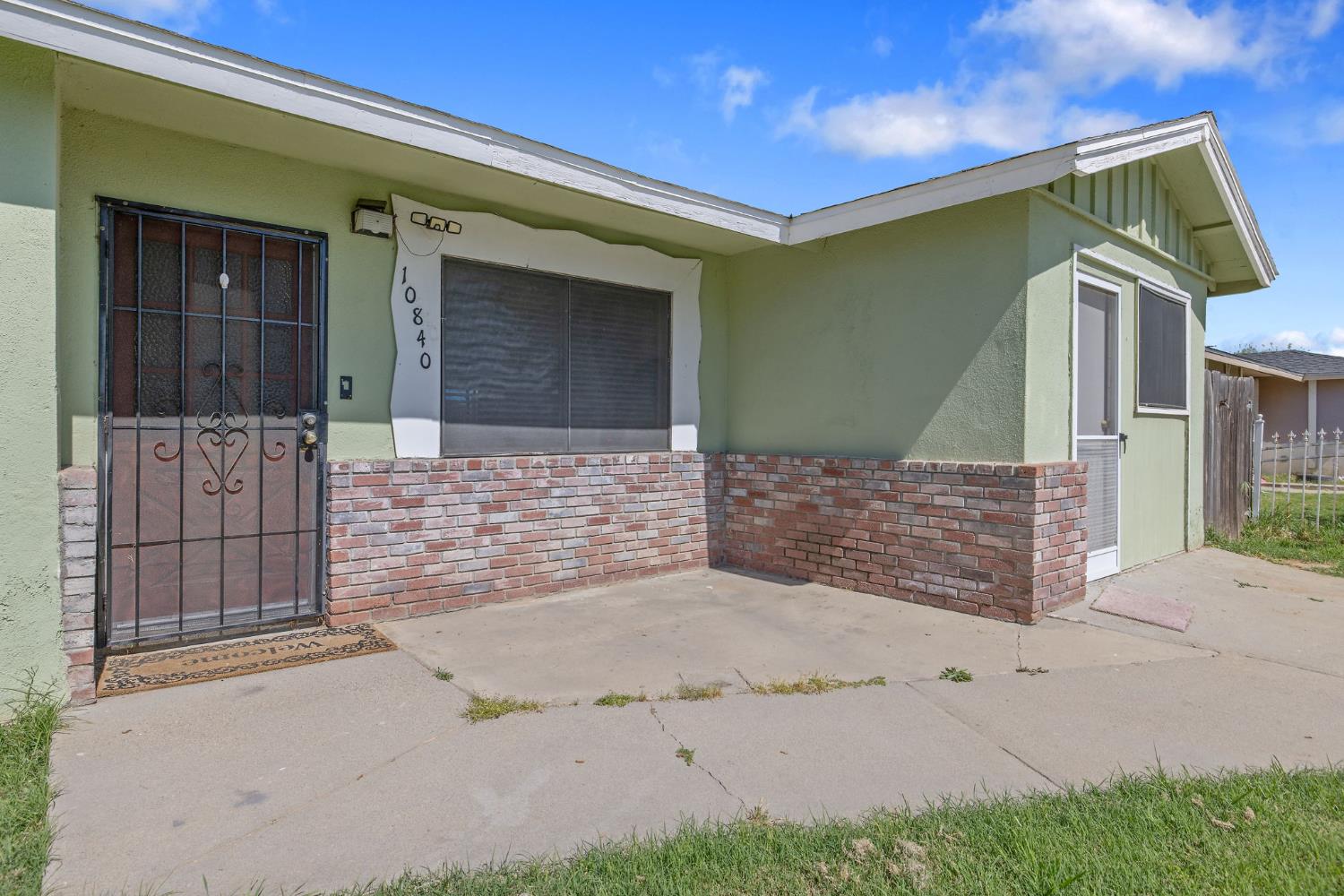 10840 Beverly Dr, Hanford, CA 93230