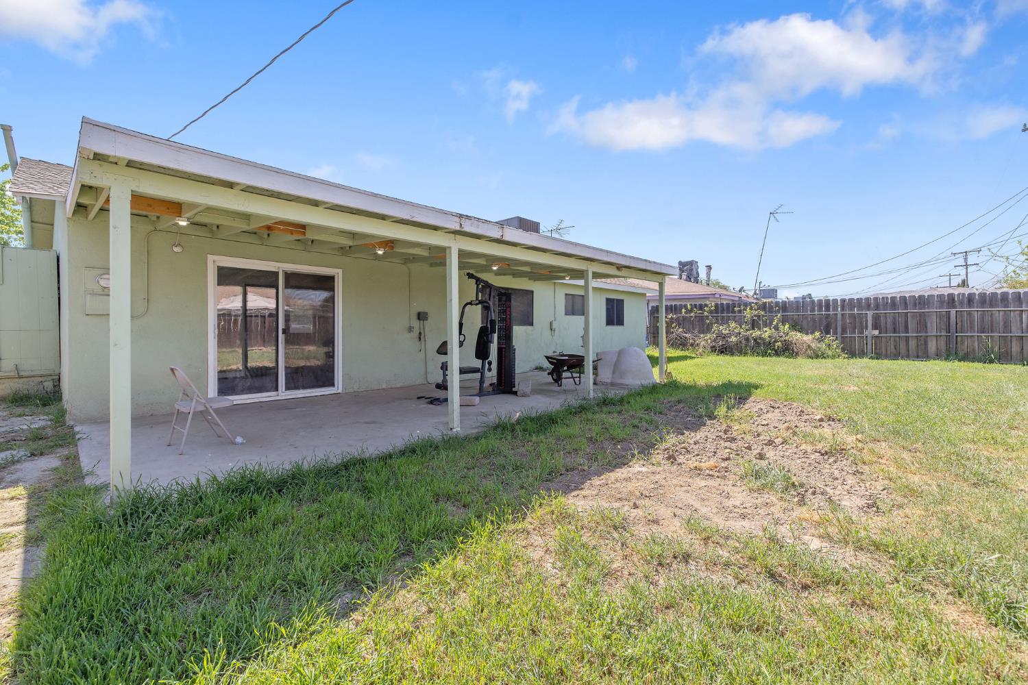 10840 Beverly Dr, Hanford, CA 93230