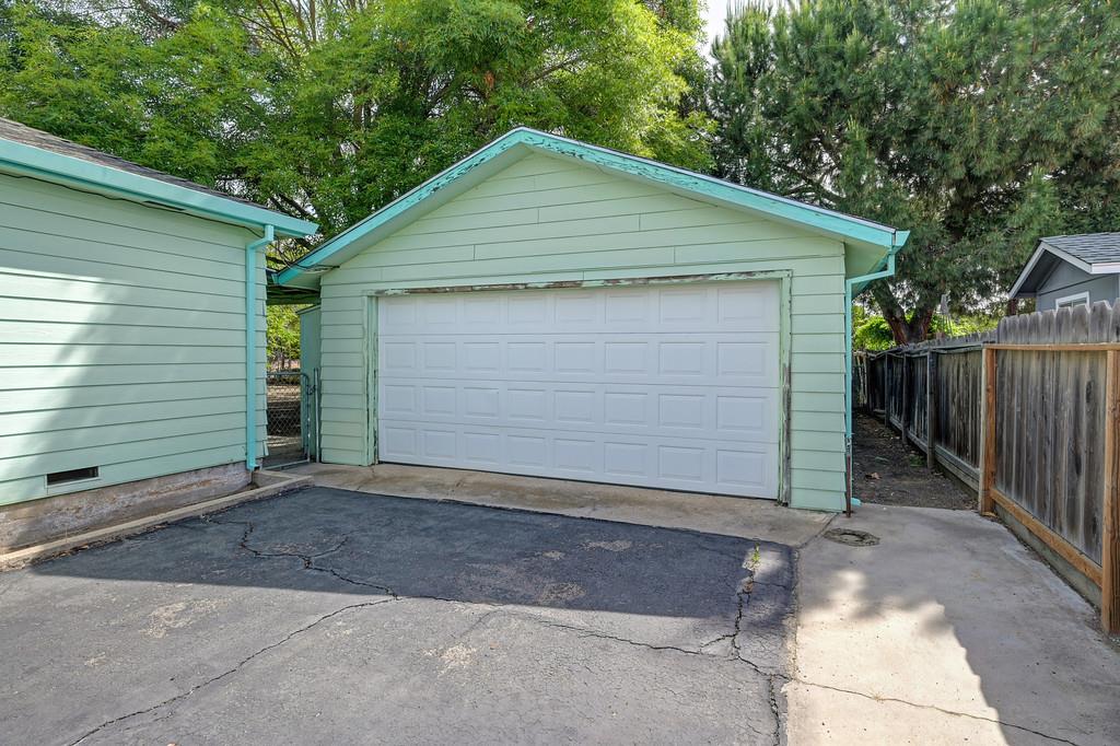 516 Acacia Ave, Manteca, CA 95336