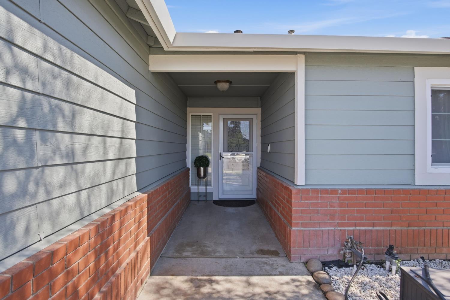 5918 Secretariat Ct, Riverbank, CA 95367