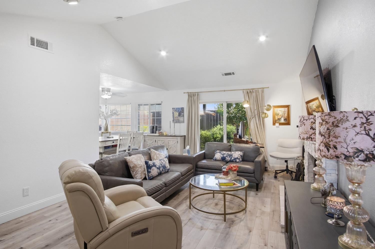 5918 Secretariat Ct, Riverbank, CA 95367