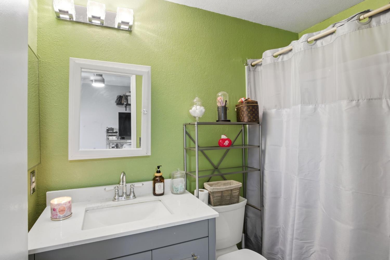 5918 Secretariat Ct, Riverbank, CA 95367