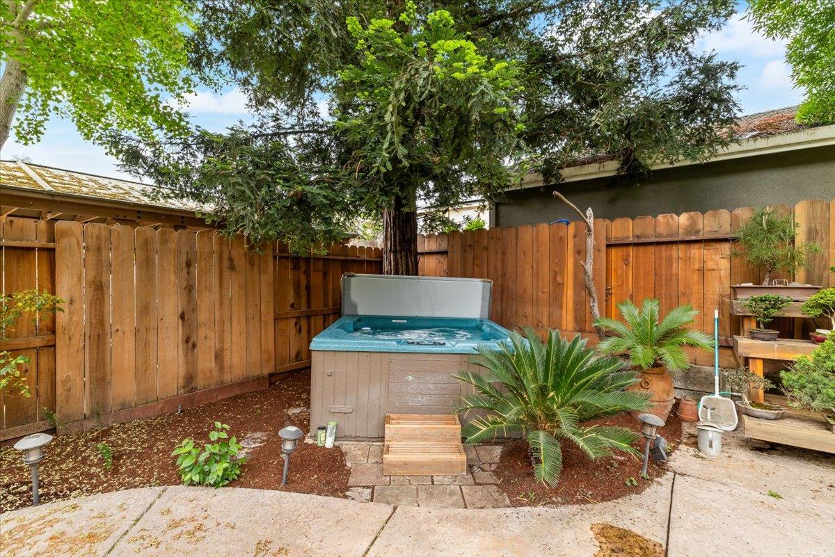 598 Almondcrest St, Oakdale, CA 95361