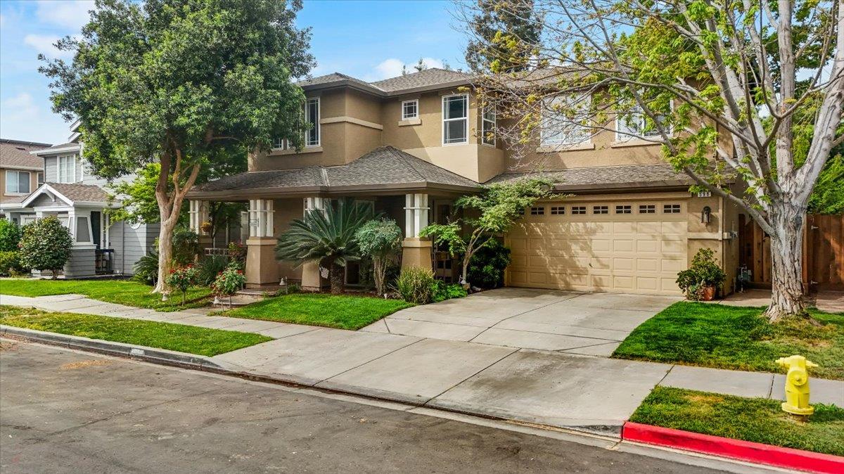 598 Almondcrest St, Oakdale, CA 95361