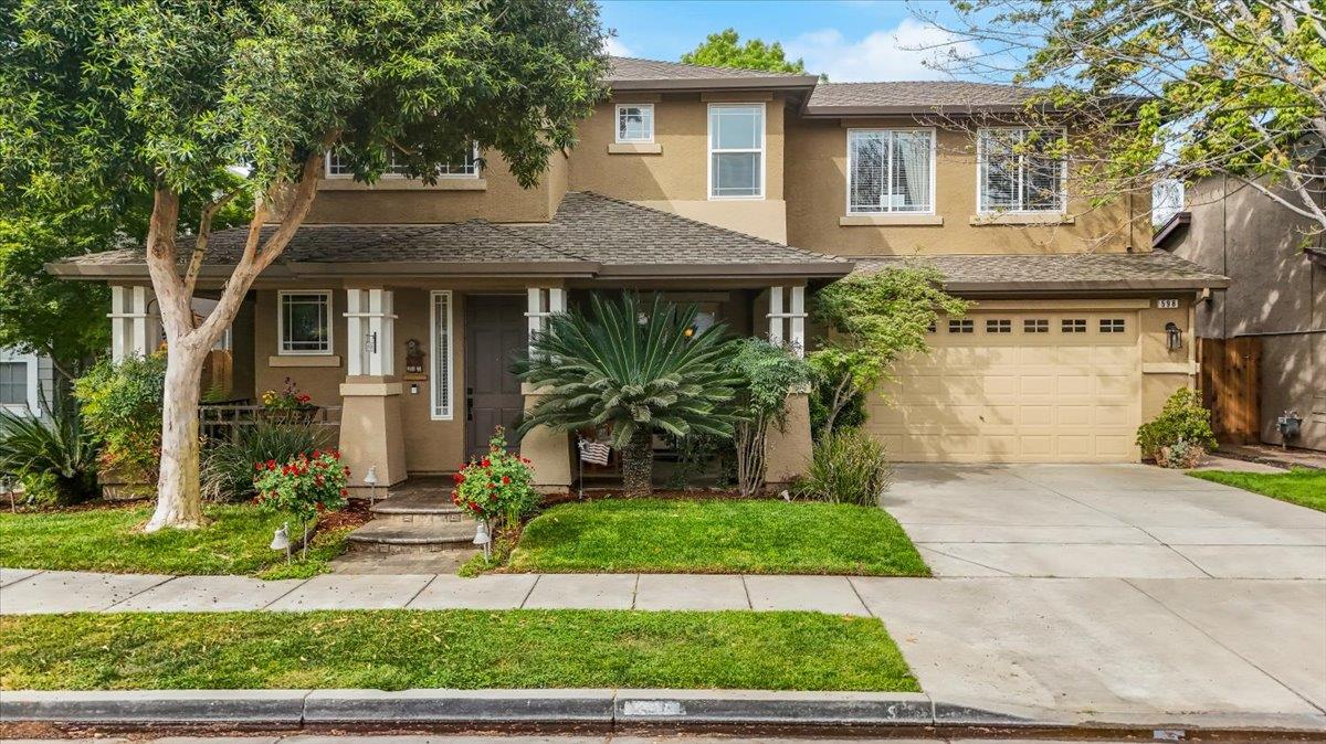 598 Almondcrest St, Oakdale, CA 95361