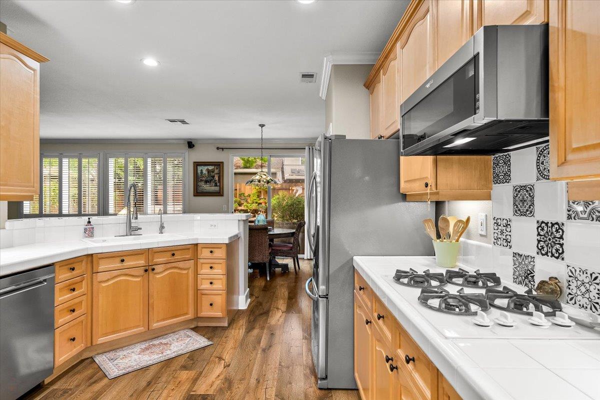 598 Almondcrest St, Oakdale, CA 95361