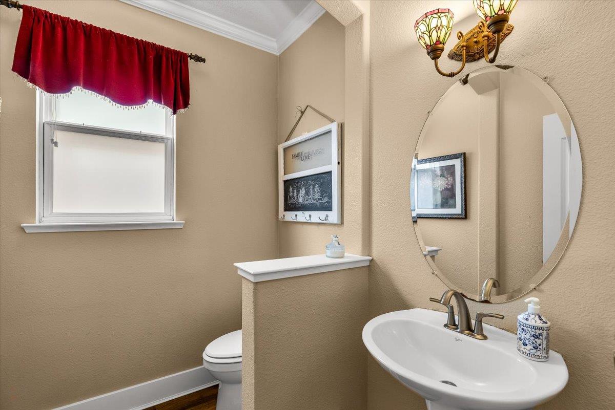 598 Almondcrest St, Oakdale, CA 95361