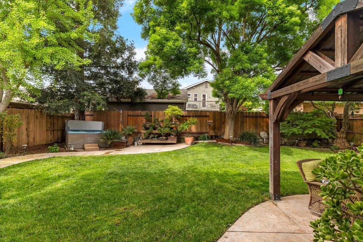 598 Almondcrest St, Oakdale, CA 95361