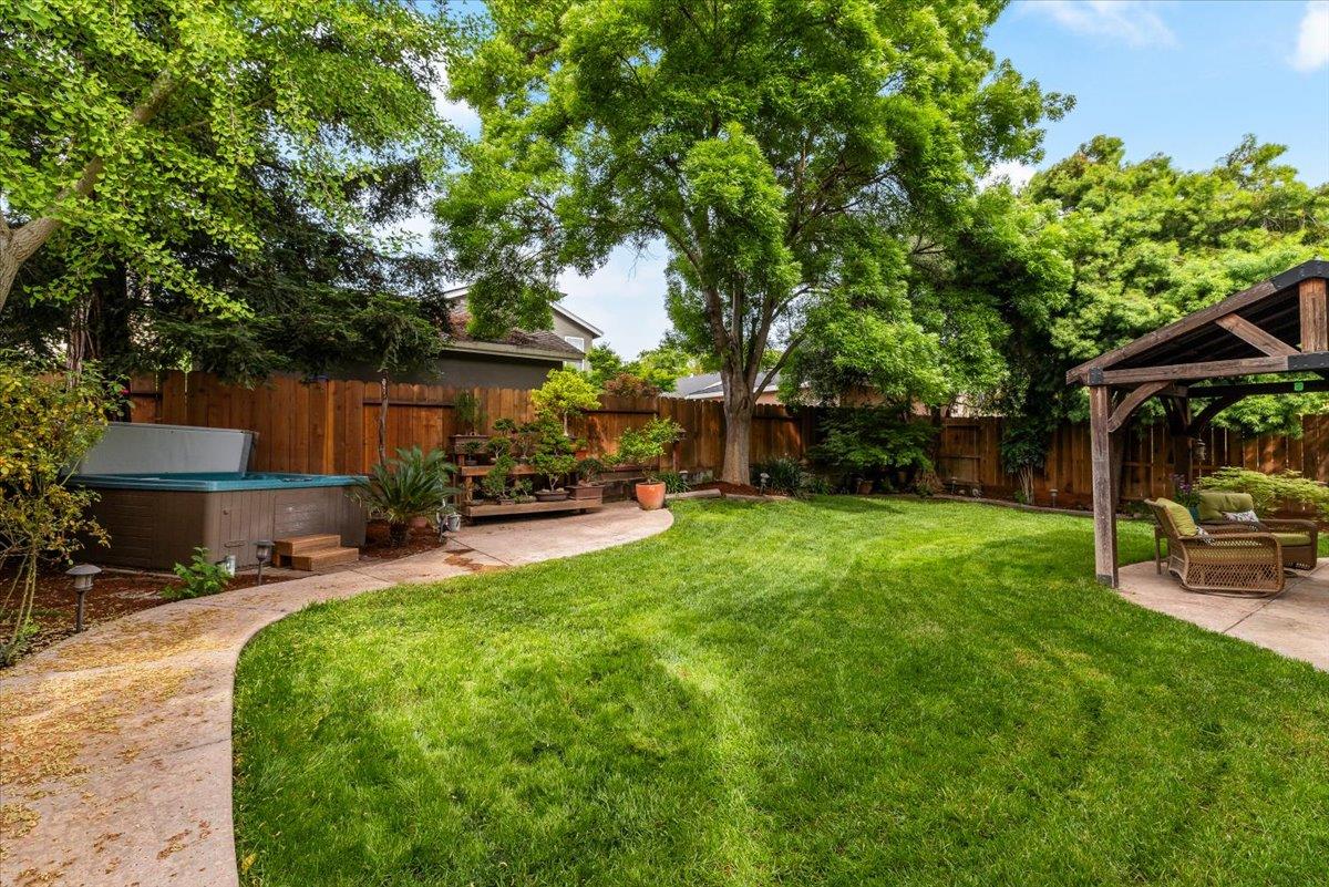 598 Almondcrest St, Oakdale, CA 95361