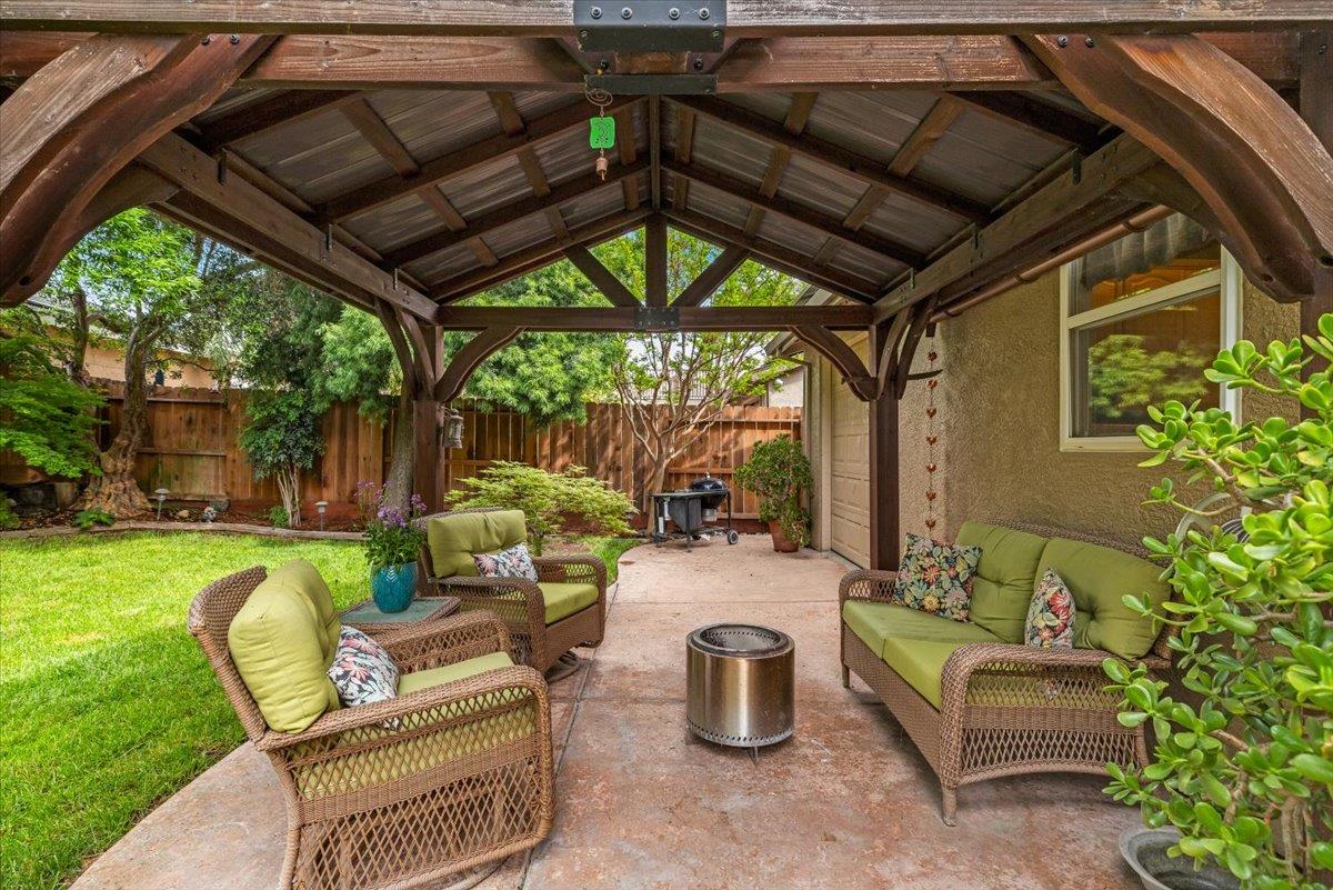 598 Almondcrest St, Oakdale, CA 95361