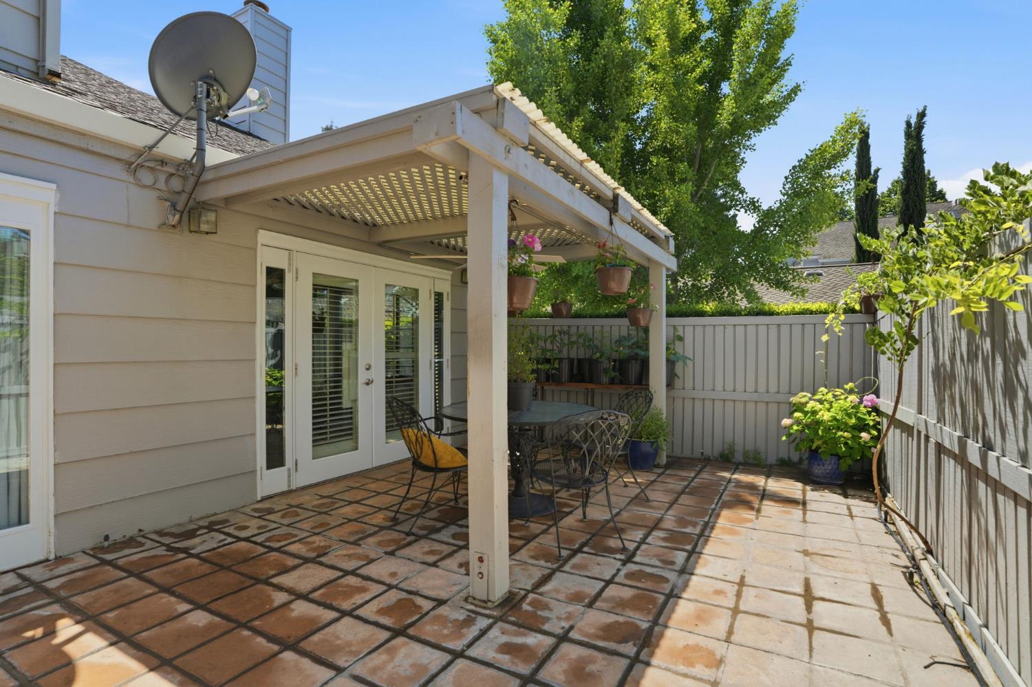 250 W Rumble Rd #D, Modesto, CA 95350