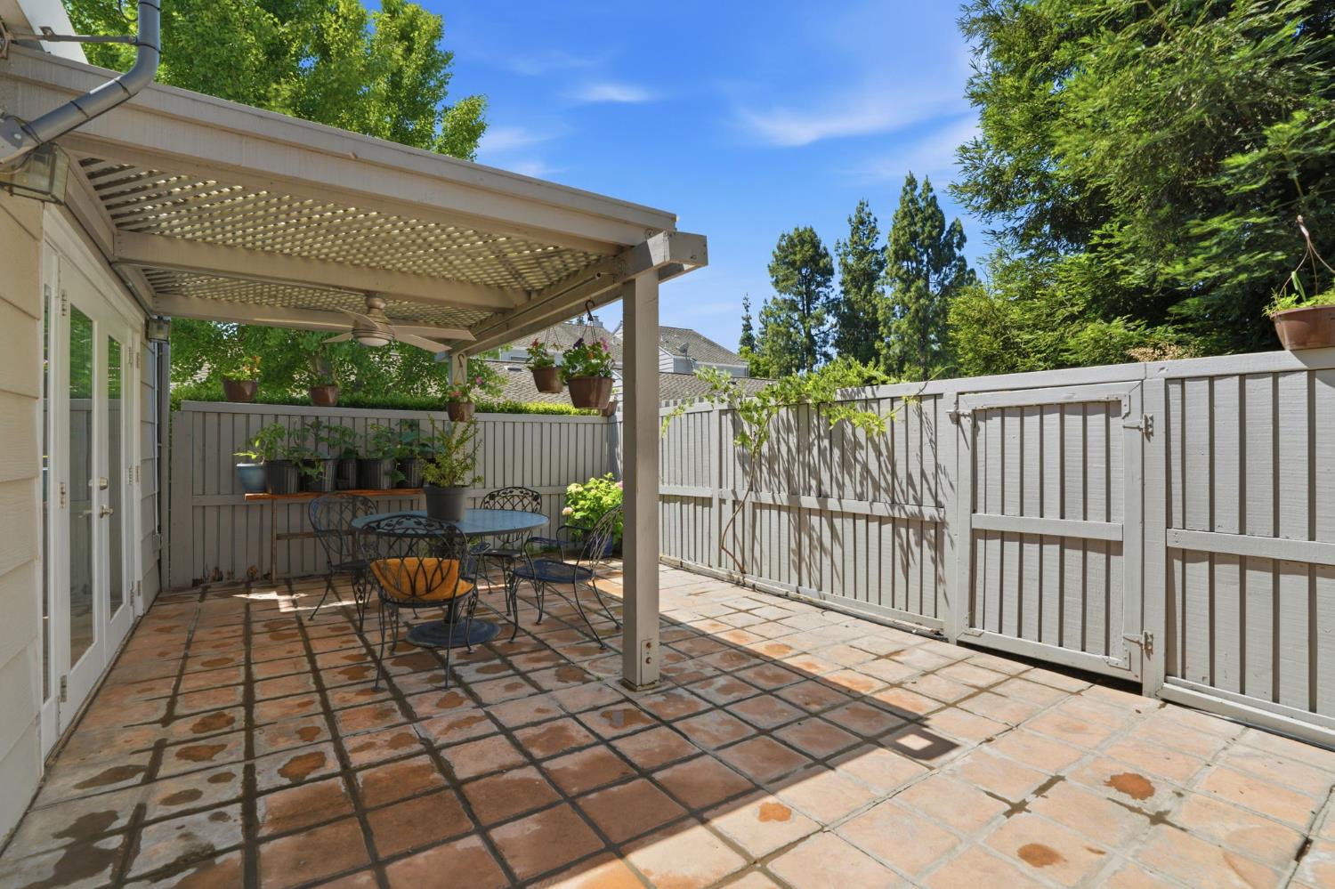 250 W Rumble Rd #D, Modesto, CA 95350