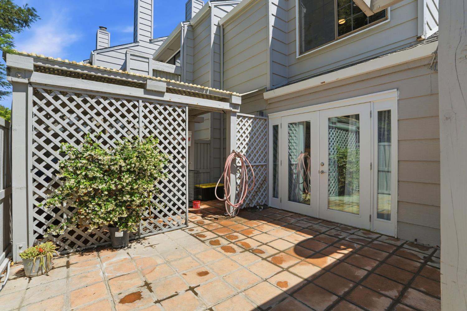 250 W Rumble Rd #D, Modesto, CA 95350