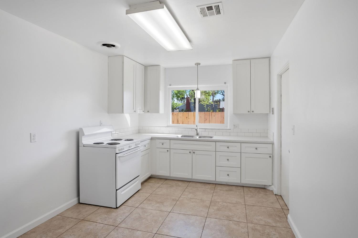 1102 Blair Ave, Modesto, CA 95350