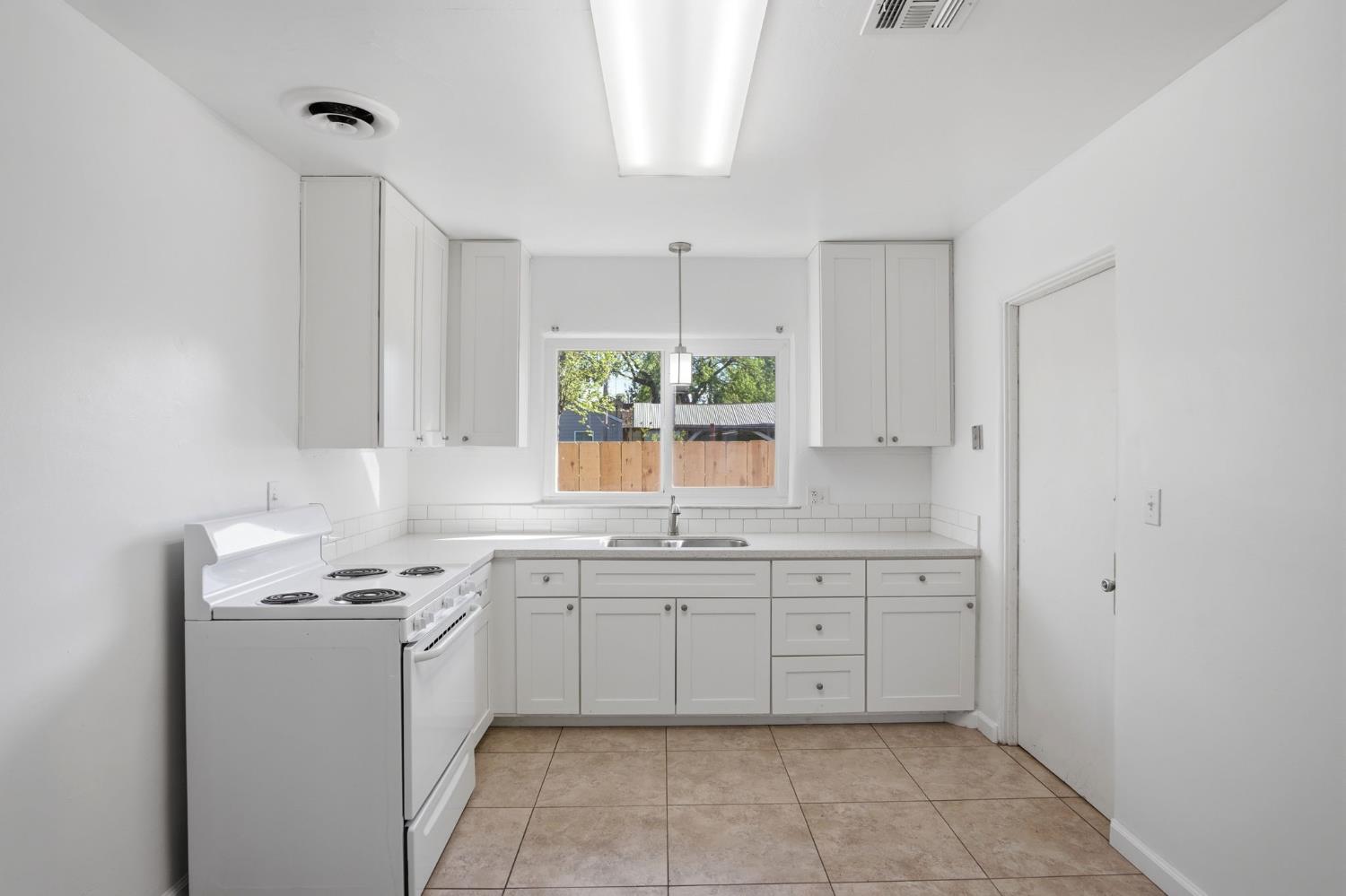 1102 Blair Ave, Modesto, CA 95350