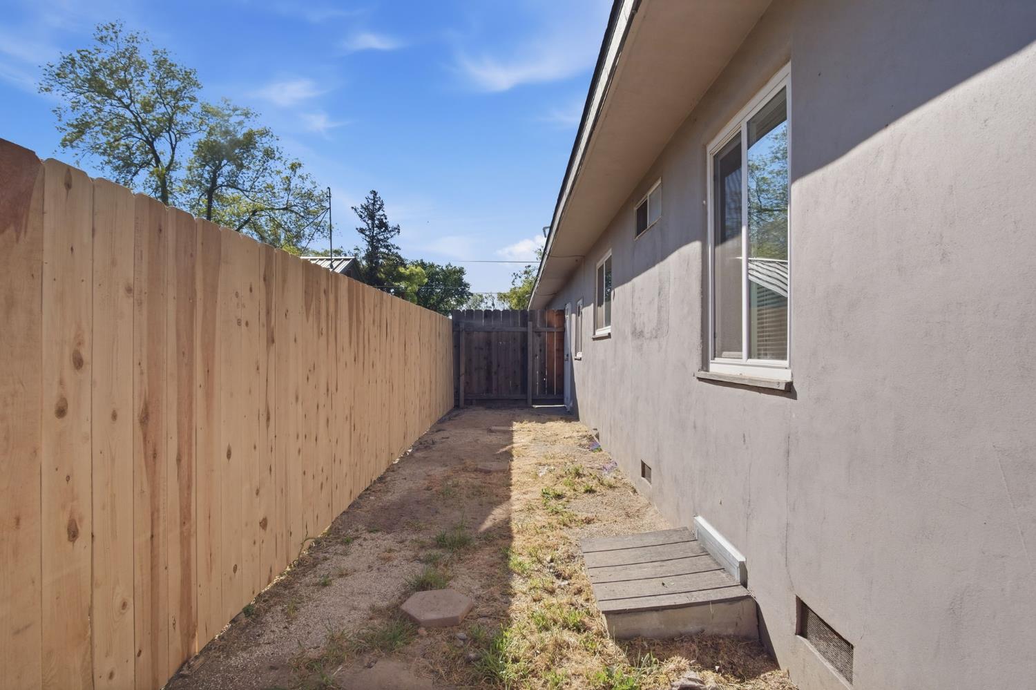 1102 Blair Ave, Modesto, CA 95350