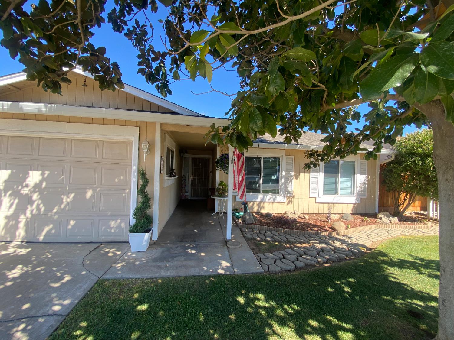 13163 Barnes Ave, Waterford, CA 95386