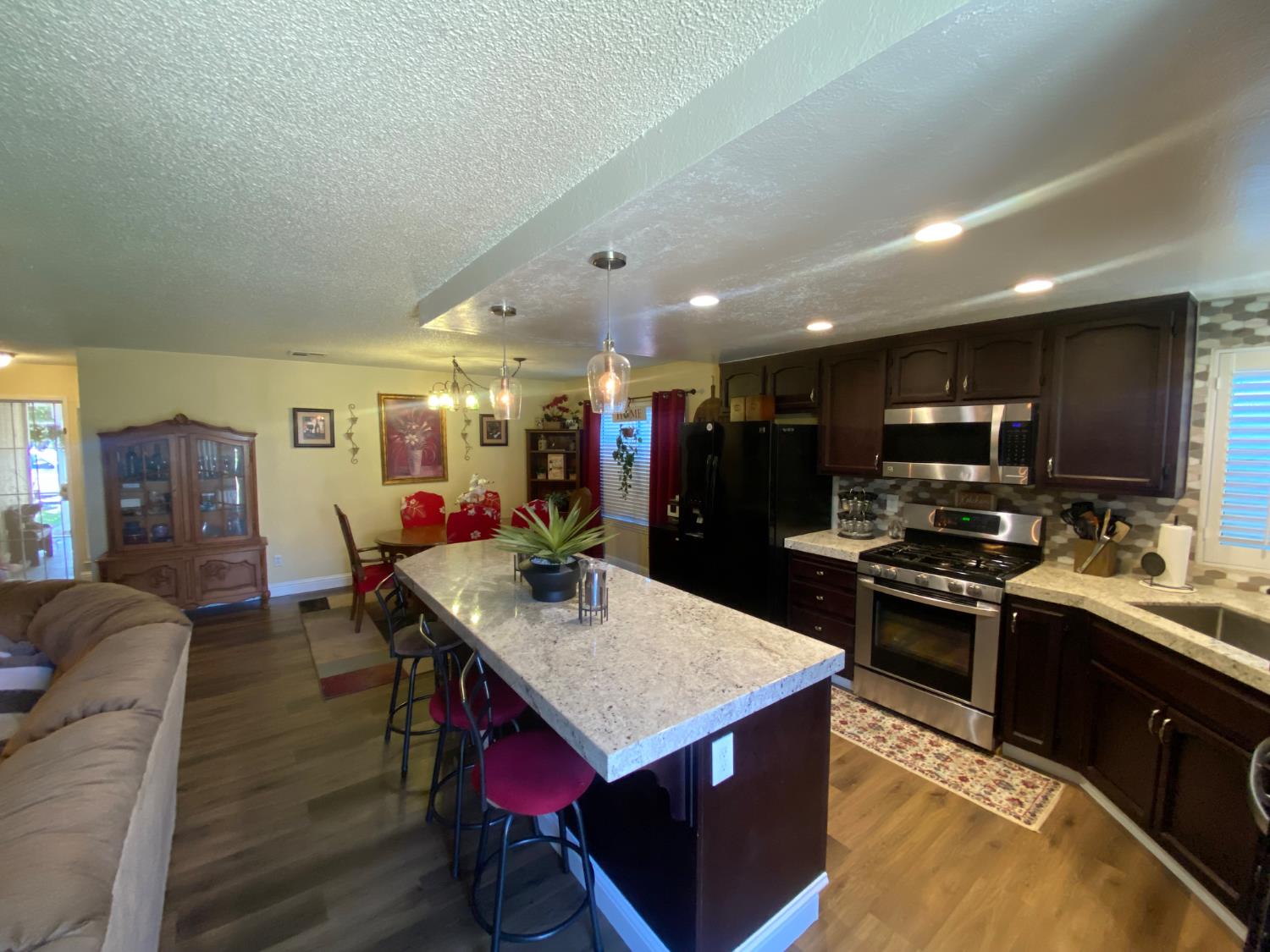 13163 Barnes Ave, Waterford, CA 95386