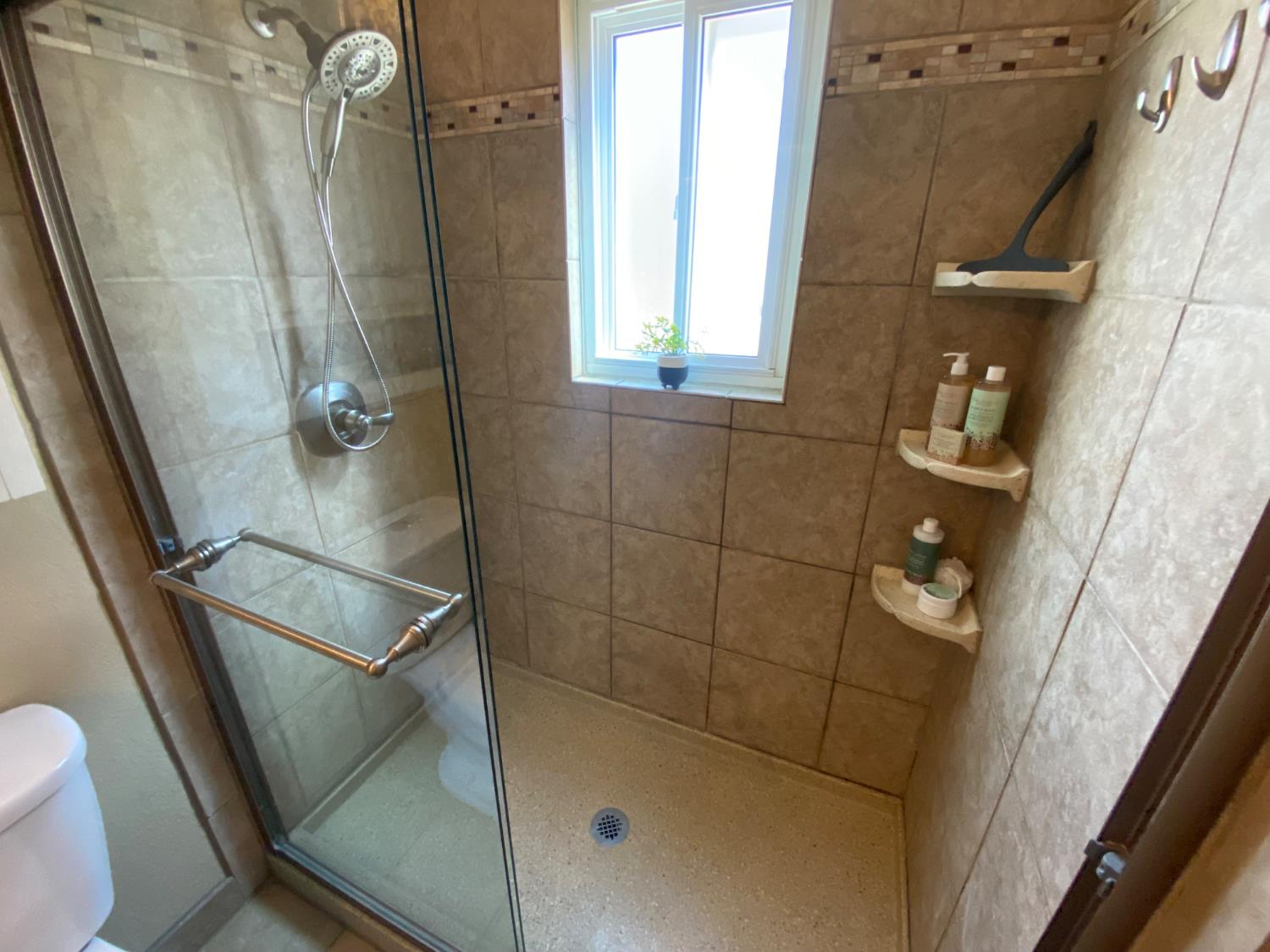 13163 Barnes Ave, Waterford, CA 95386