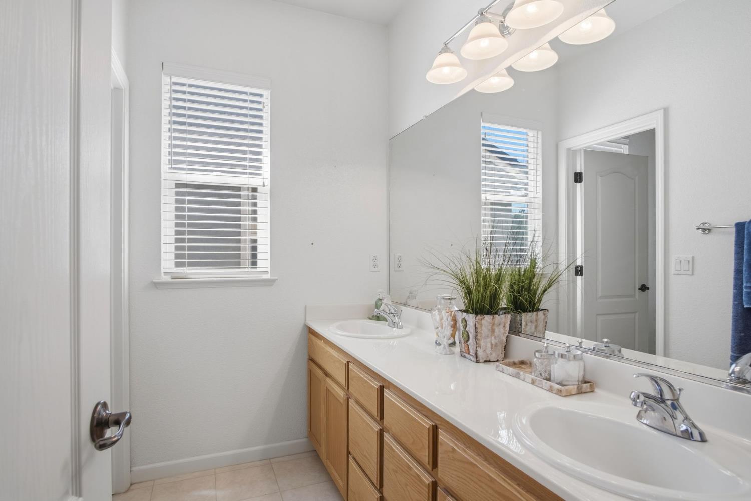 1950 Trail Way, Turlock, CA 95382