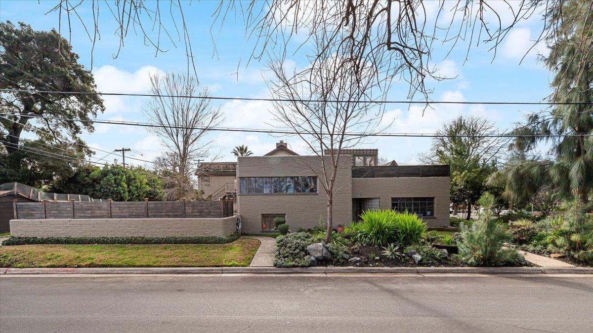 1018 W Morris Ave, Modesto, CA 95350