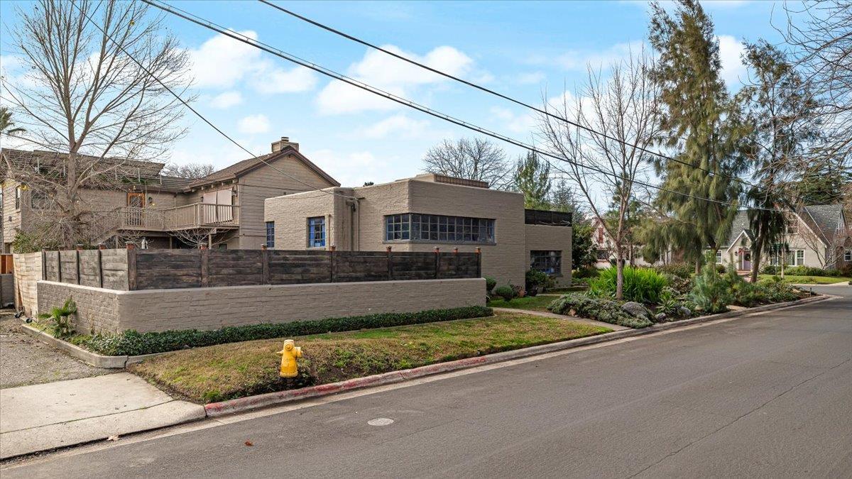 1018 W Morris Ave, Modesto, CA 95350